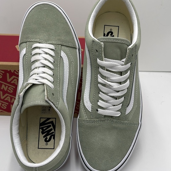 Vans Men’s Old Skool Desert Sage/True White
VN0A38G1U62
Sneakers - Picture 12 of 16